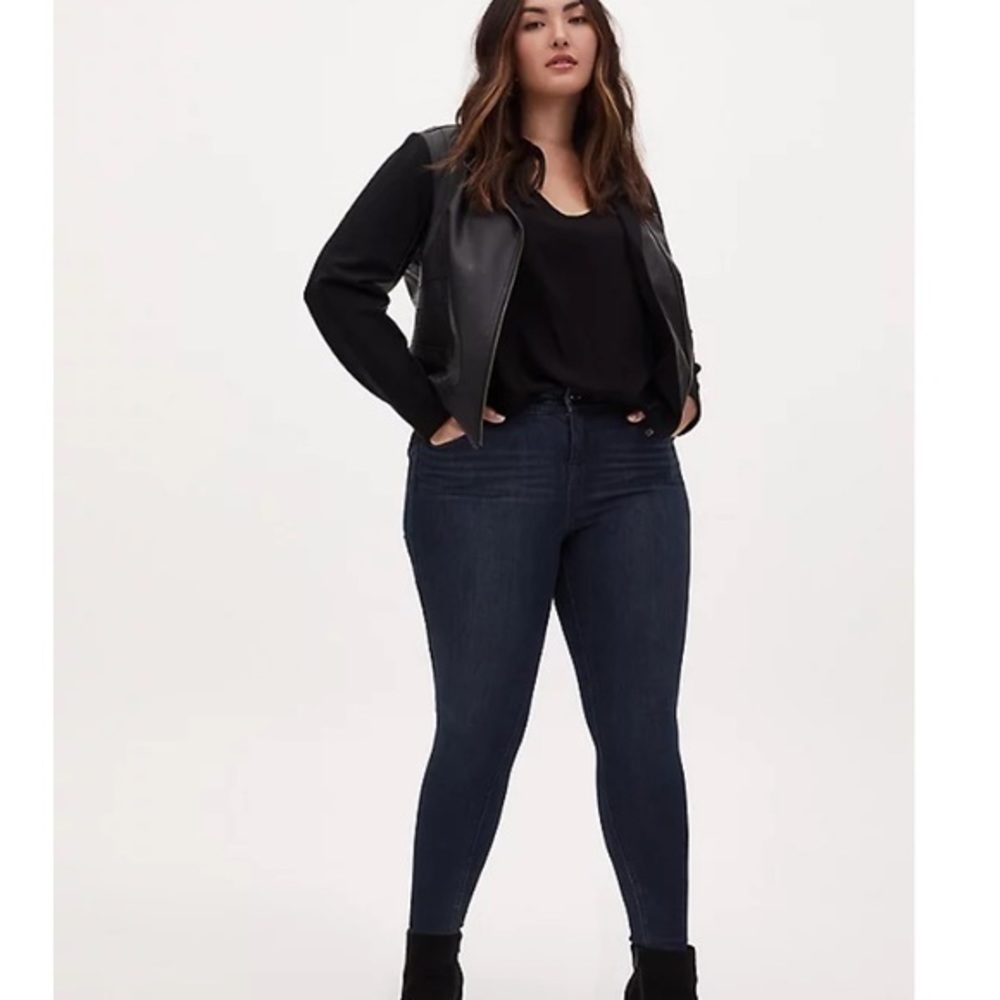 Torrid Bombshell Skinny Jeans Dark Wash 22R 22